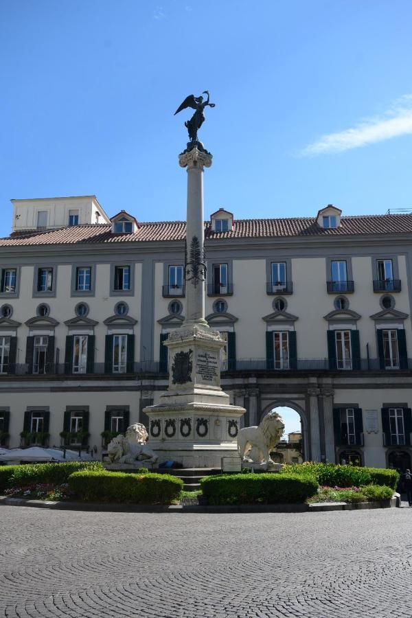 Nipare Suite - Dimore Partenopee Napoli Bagian luar foto