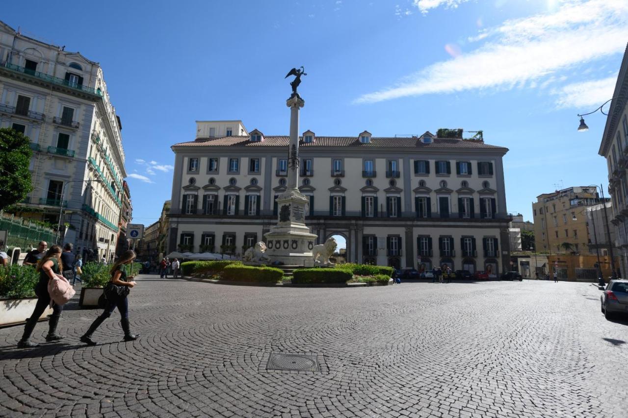 Nipare Suite - Dimore Partenopee Napoli Bagian luar foto