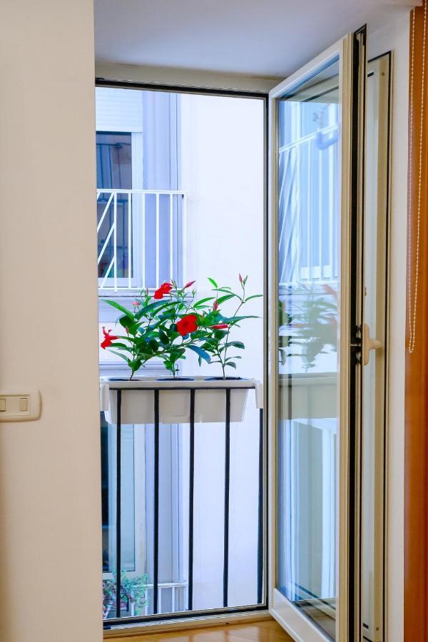 Nipare Suite - Dimore Partenopee Napoli Bagian luar foto