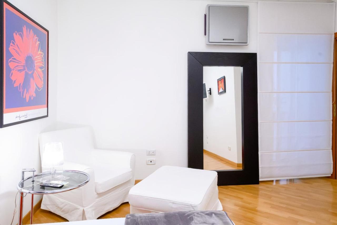 Nipare Suite - Dimore Partenopee Napoli Bagian luar foto
