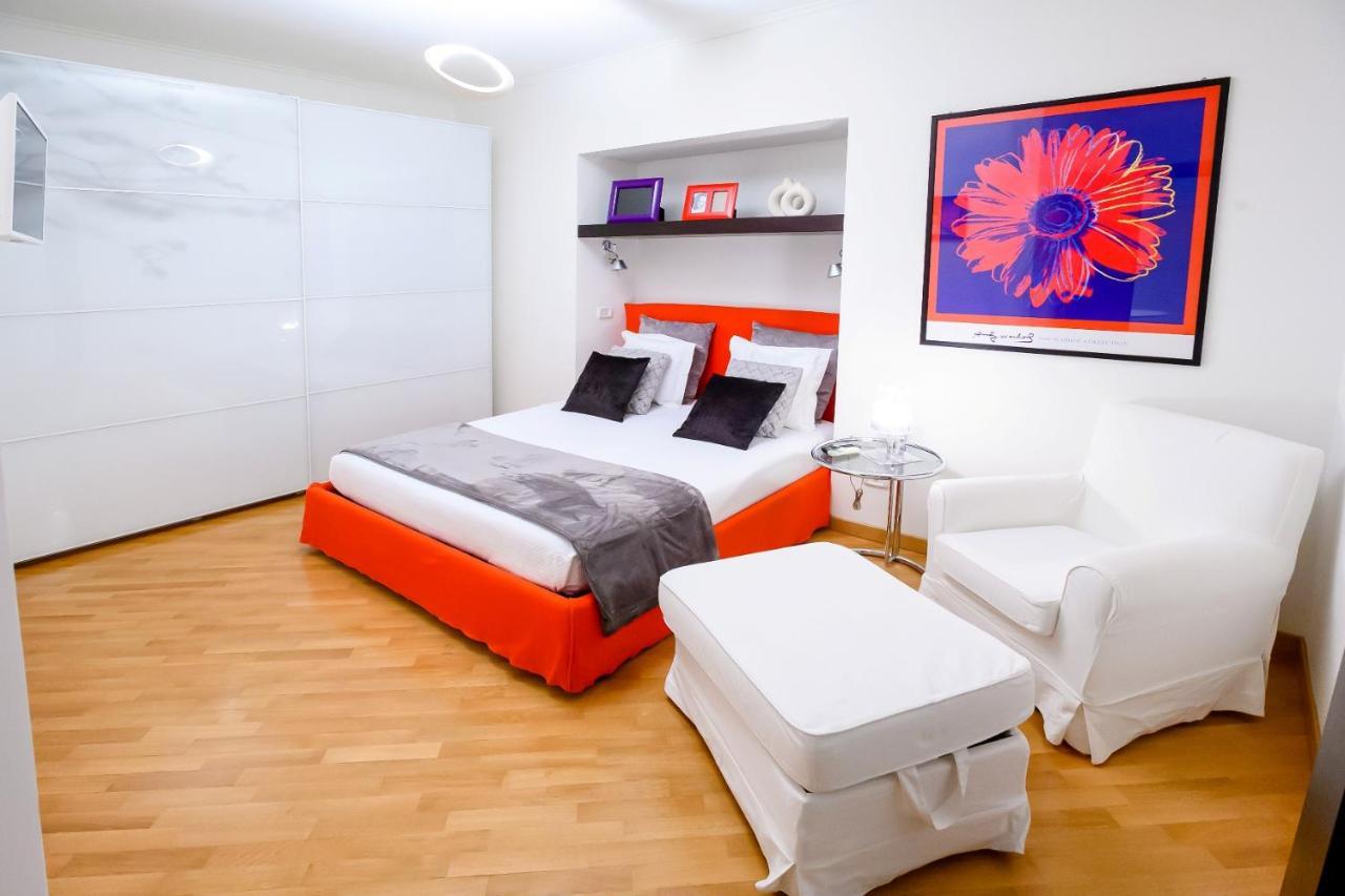 Nipare Suite - Dimore Partenopee Napoli Bagian luar foto