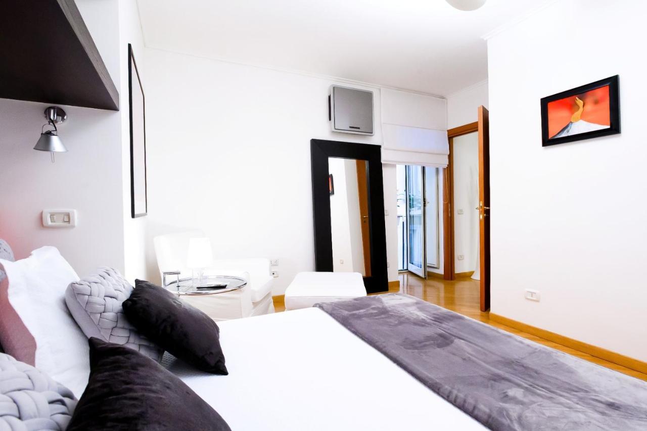 Nipare Suite - Dimore Partenopee Napoli Bagian luar foto