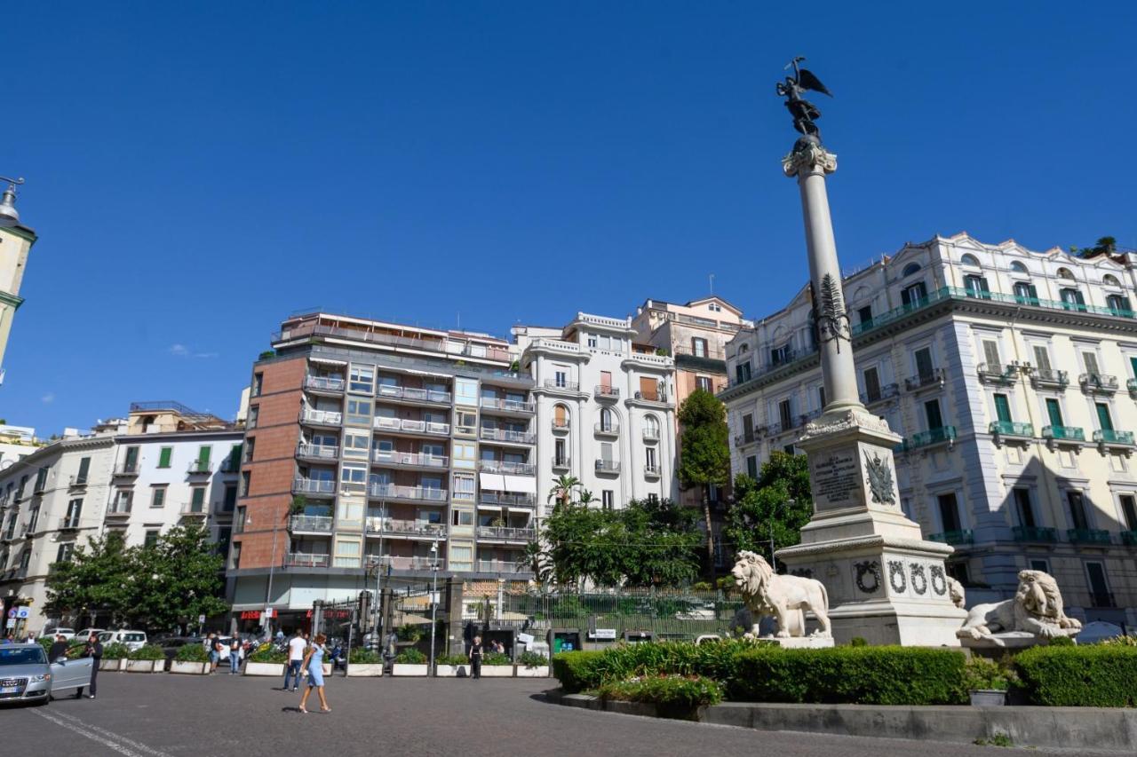 Nipare Suite - Dimore Partenopee Napoli Bagian luar foto