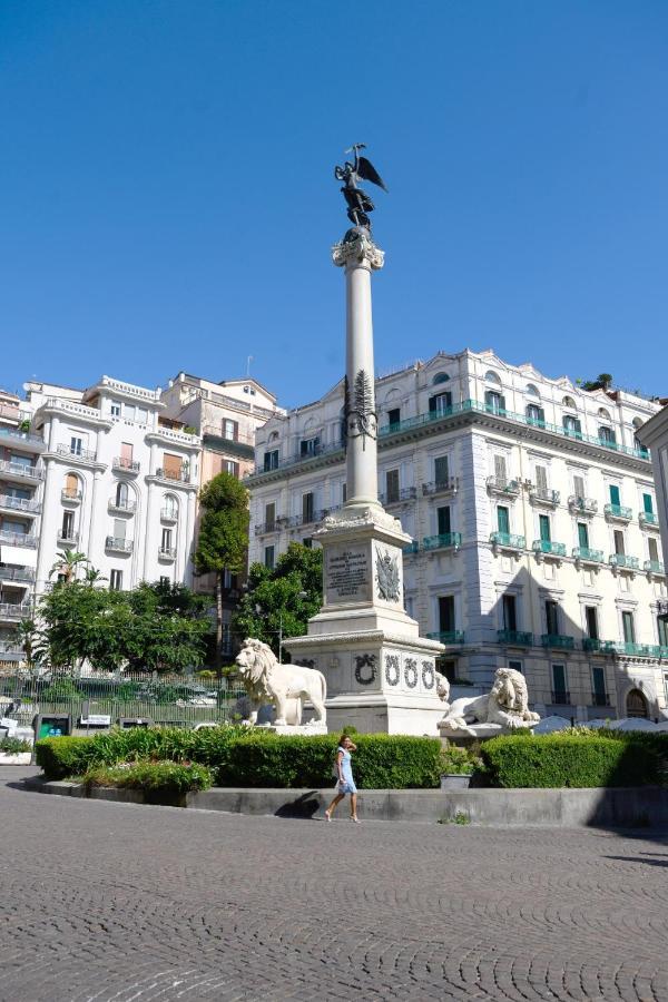 Nipare Suite - Dimore Partenopee Napoli Bagian luar foto