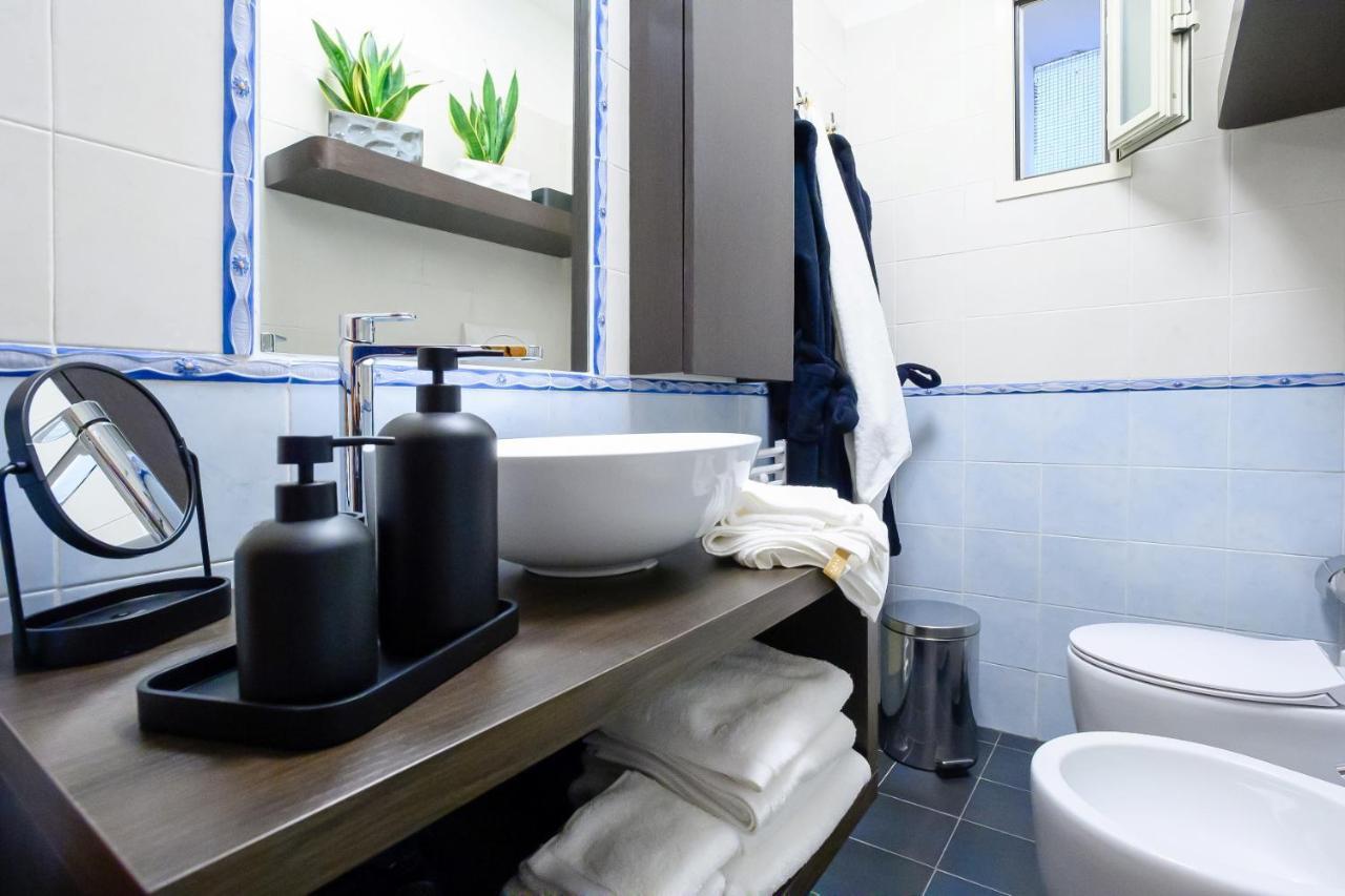 Nipare Suite - Dimore Partenopee Napoli Bagian luar foto