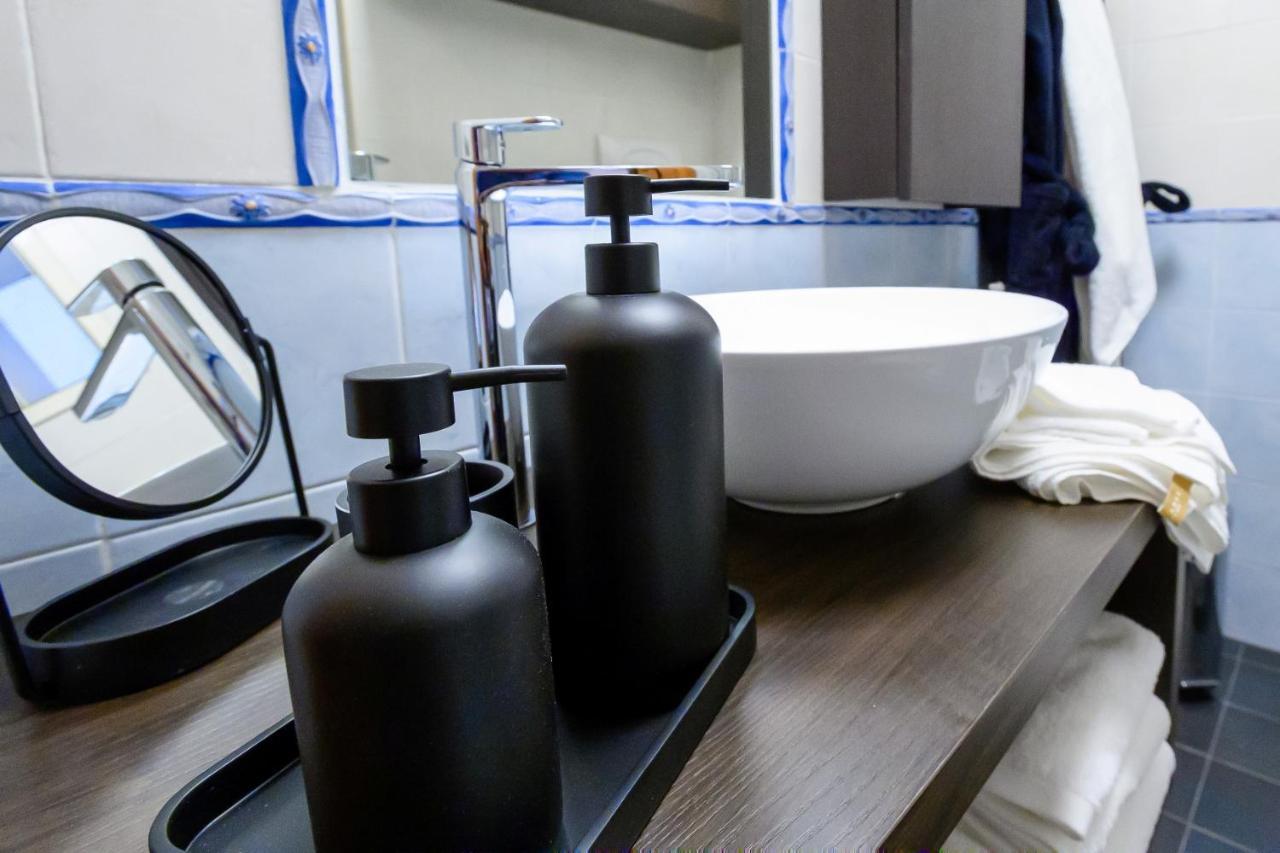 Nipare Suite - Dimore Partenopee Napoli Bagian luar foto